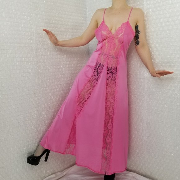 1970s Jill Andrea pink lace trim negligee